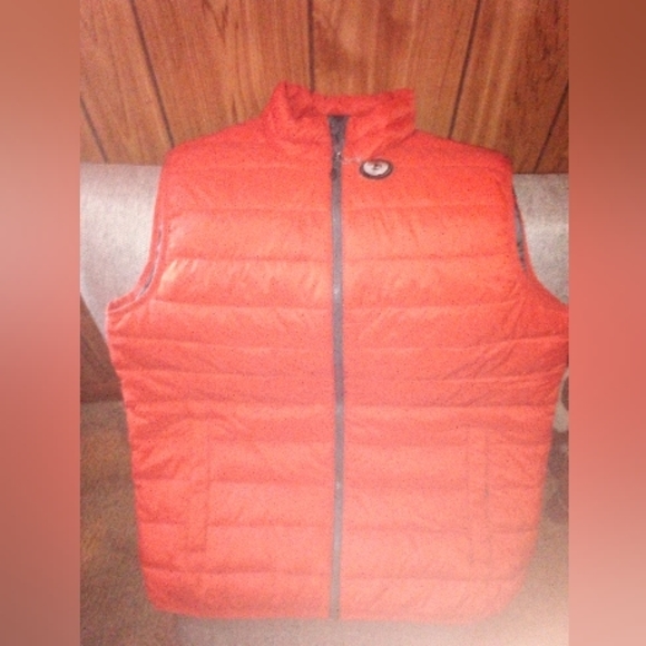 Swiss Tech Puffer Vest Red with Navy Blue Zipper - Picture 1 of 4